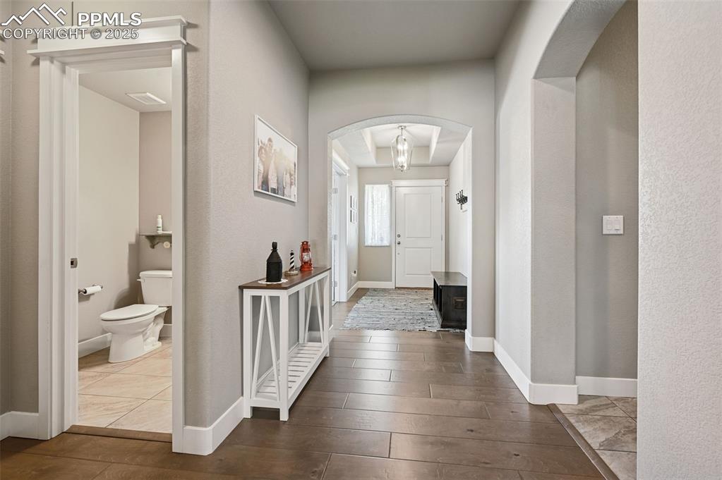 Image 3 of 50: Entry