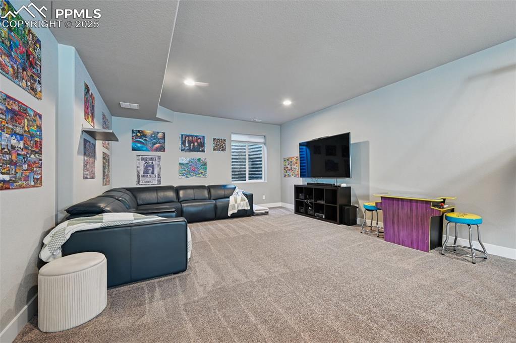 Image 32 of 50: Living Room