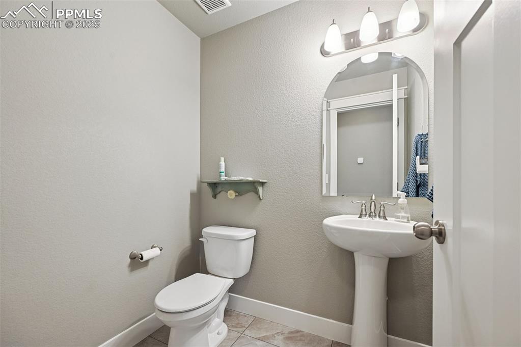 Image 6 of 50: Bathroom