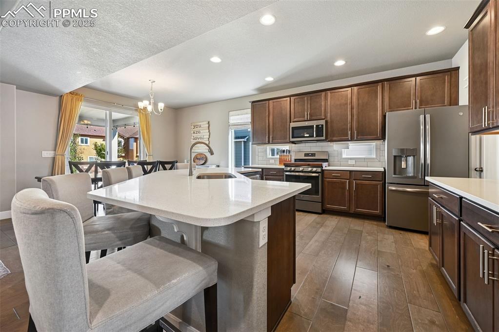 Image 7 of 50: Kitchen