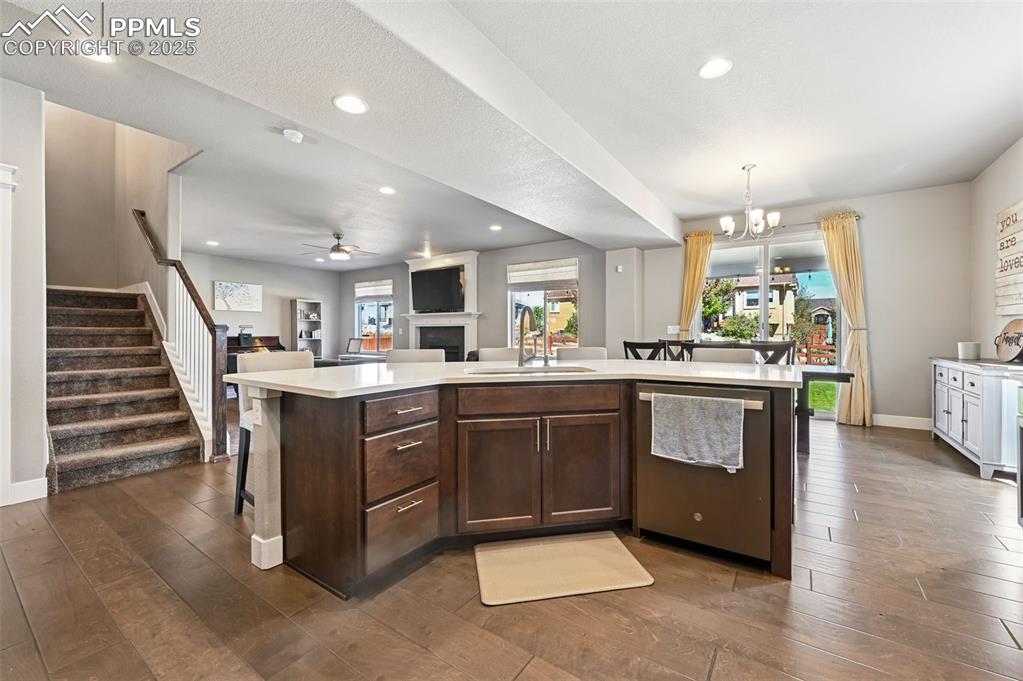 Image 9 of 50: Kitchen