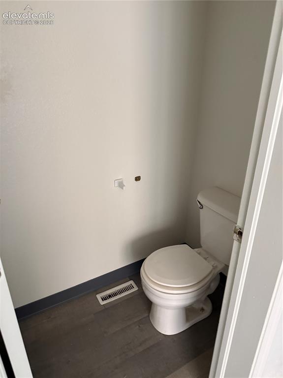 Image 12 of 14: 1/2 Bath Main Level