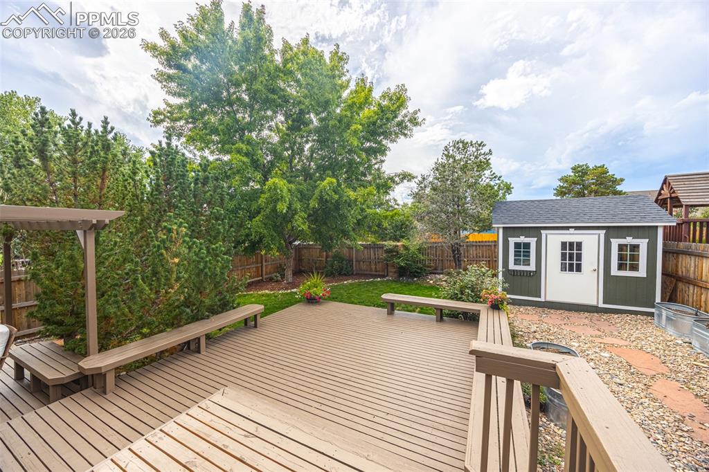 Image 33 of 38: Deck