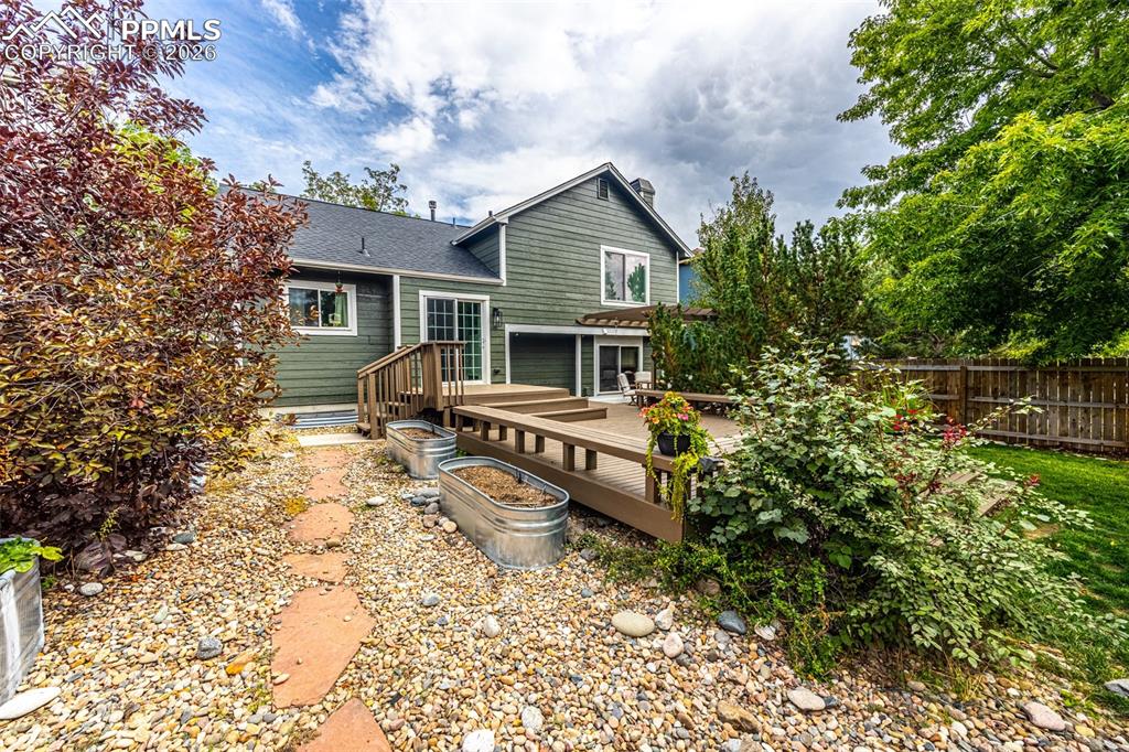 Image 38 of 38: Back of Structure