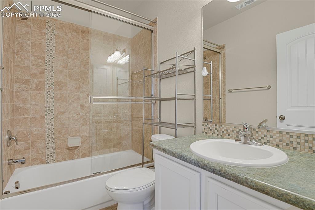 Image 21 of 41: Bathroom