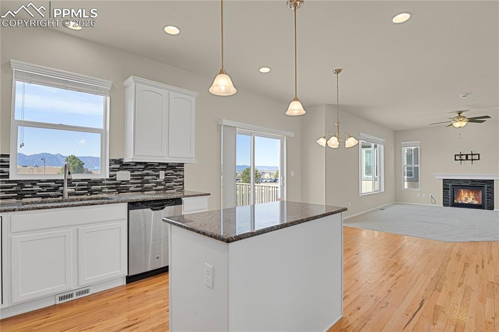 Image 7 of 41: Kitchen