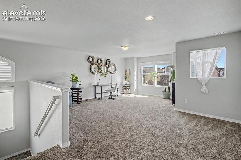 Image 10 of 20: Family Room