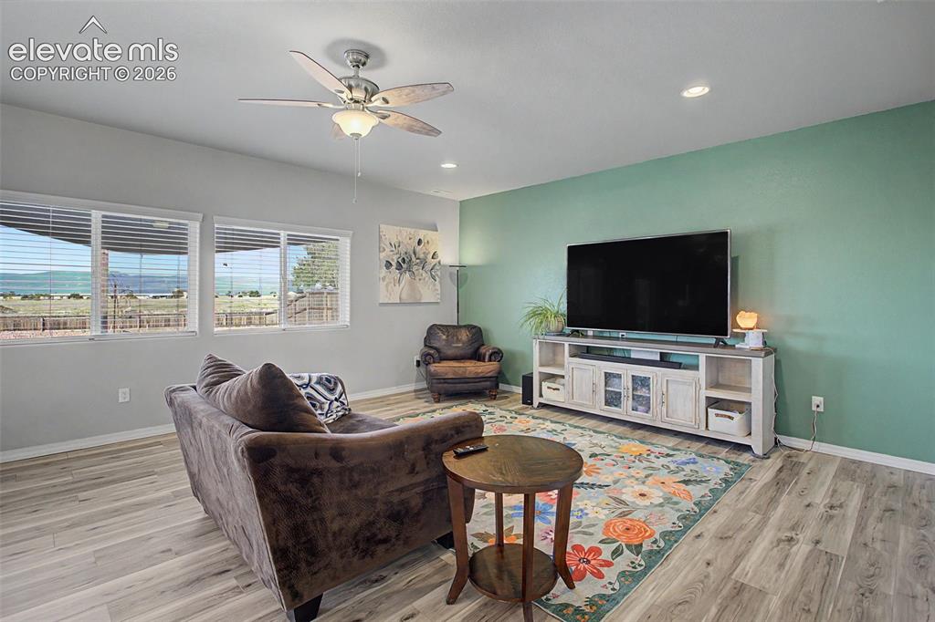 Image 14 of 20: Living Room