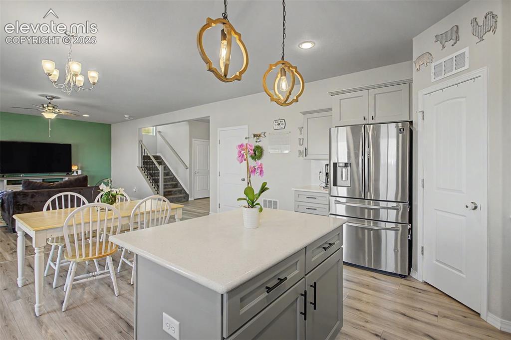 Image 15 of 20: Kitchen