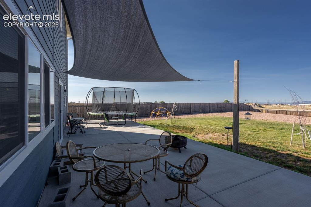 Image 16 of 20: Patio