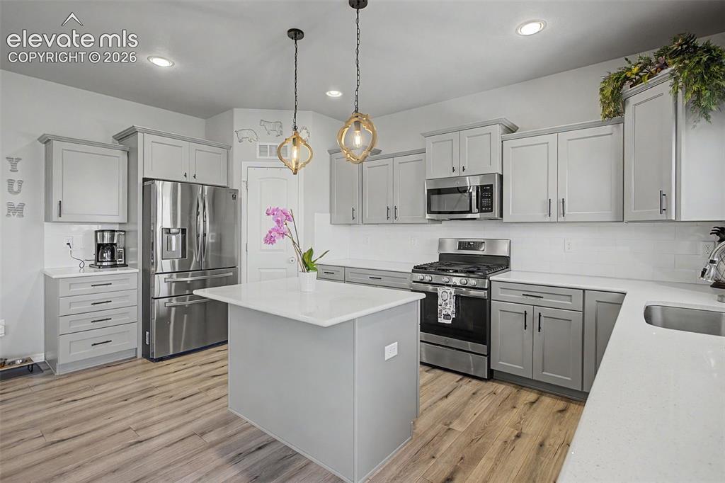 Image 6 of 20: Kitchen