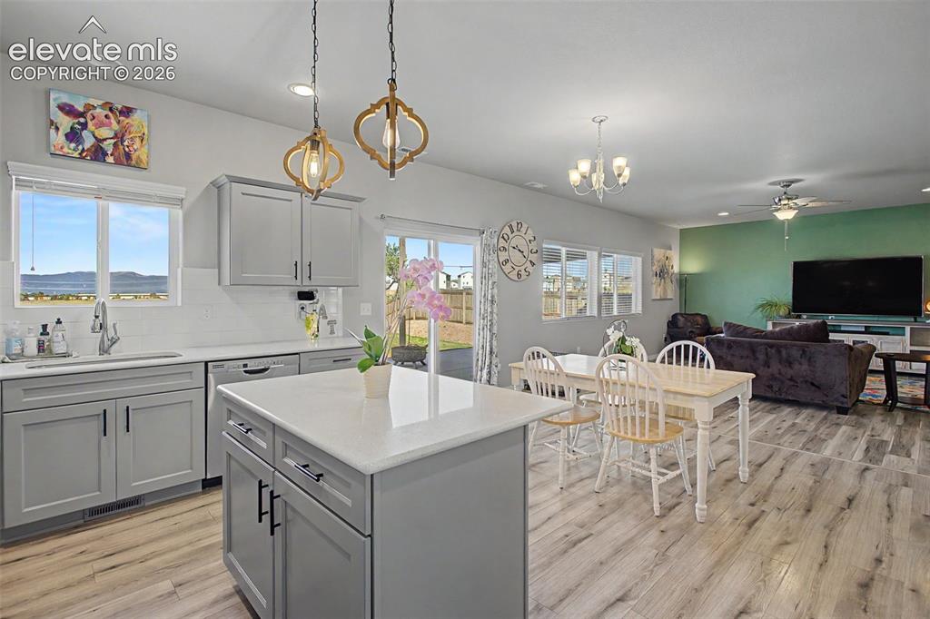 Image 9 of 20: Kitchen