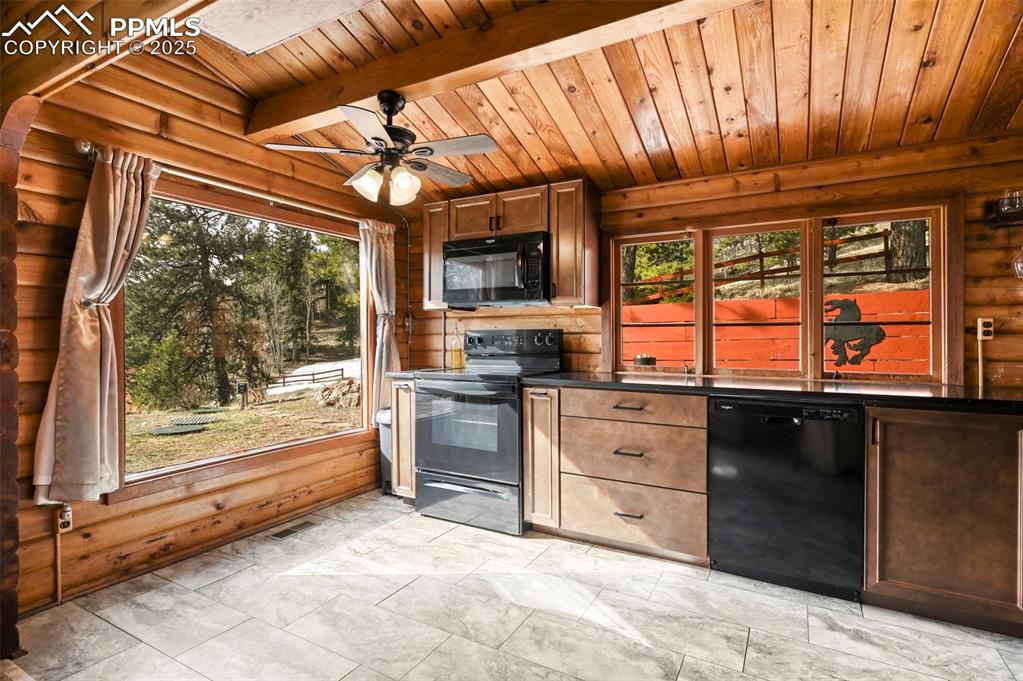 Image 11 of 39: Kitchen