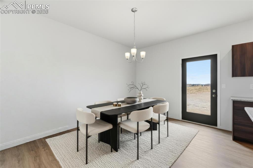 Image 9 of 37: Dining Area