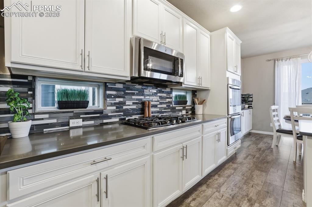 Image 12 of 49: Kitchen