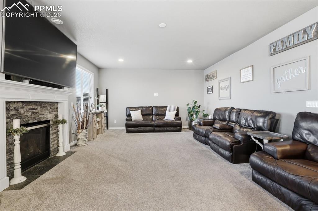 Image 20 of 49: Living Room