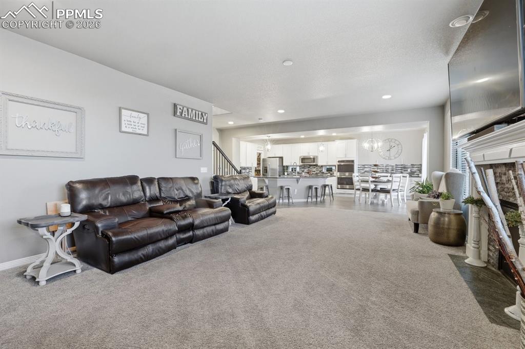 Image 21 of 49: Living Room