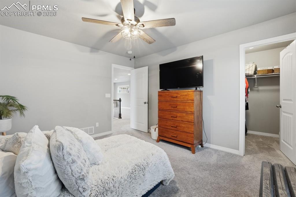 Image 36 of 49: has walk-in closet