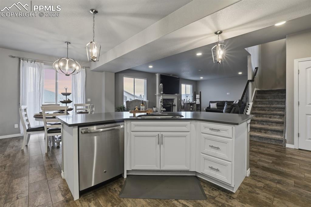 Image 9 of 49: Kitchen