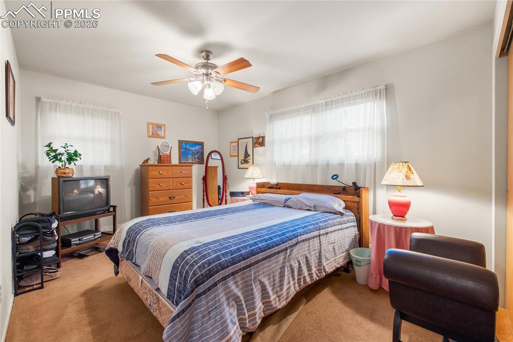 Image 14 of 31: Bedroom