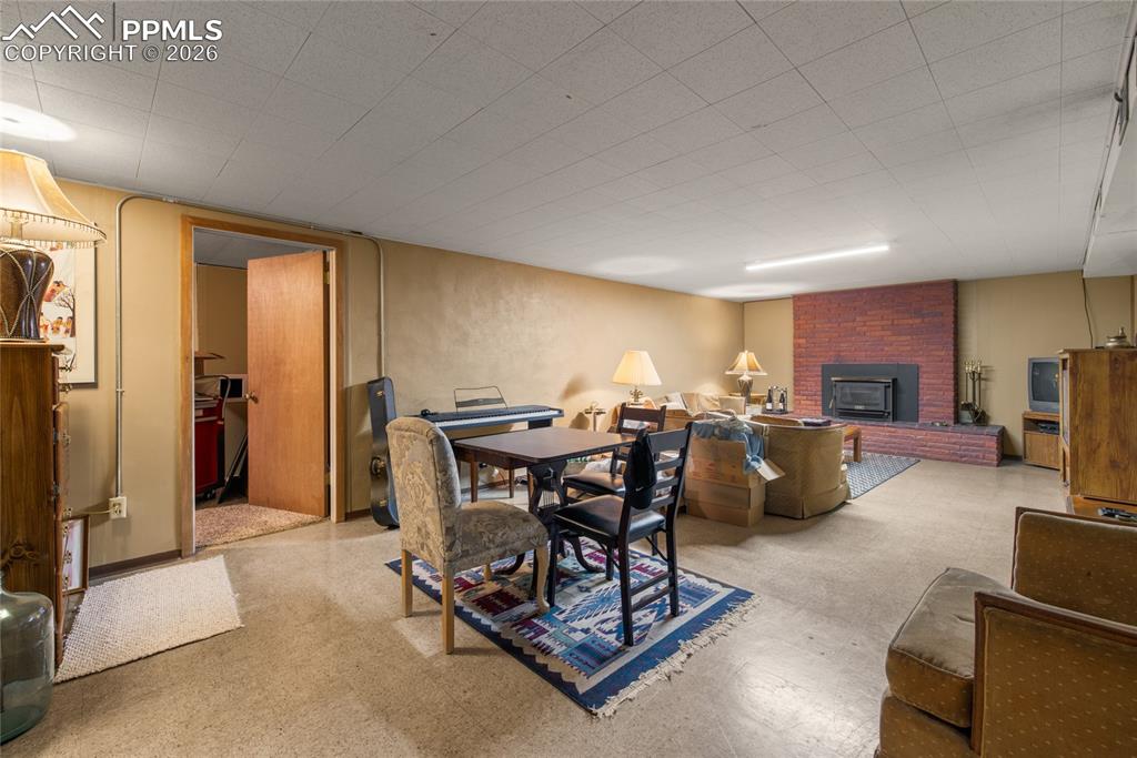 Image 23 of 31: Dining Area