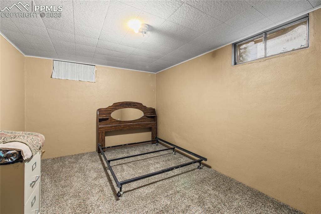 Image 26 of 31: Bedroom