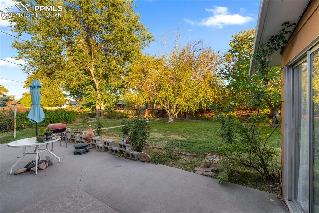 Image 28 of 31: Patio