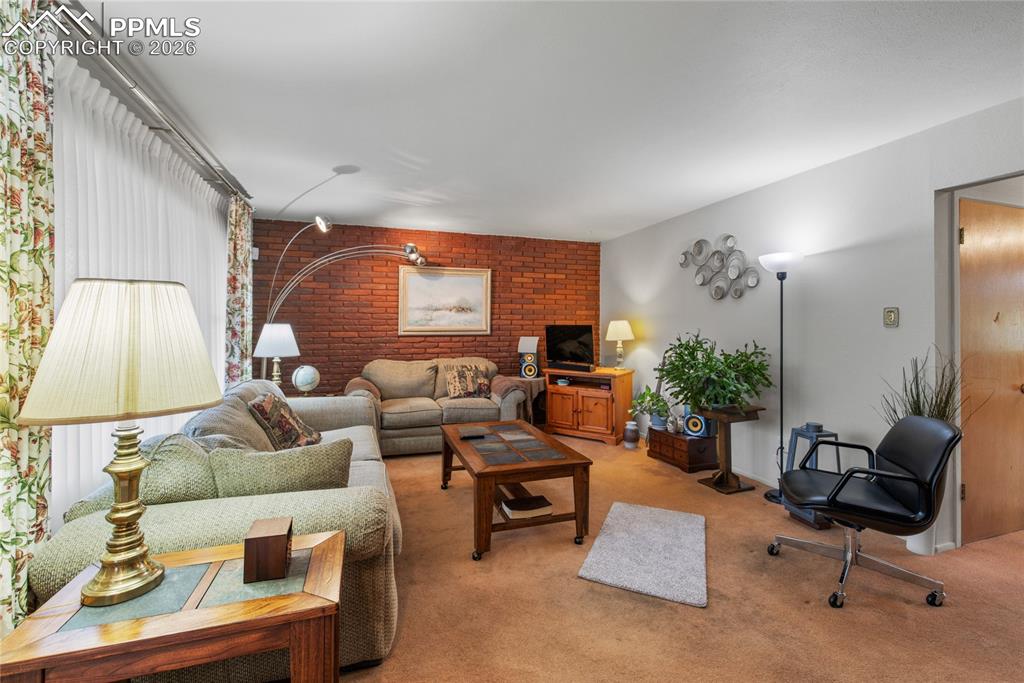 Image 4 of 31: Living Room