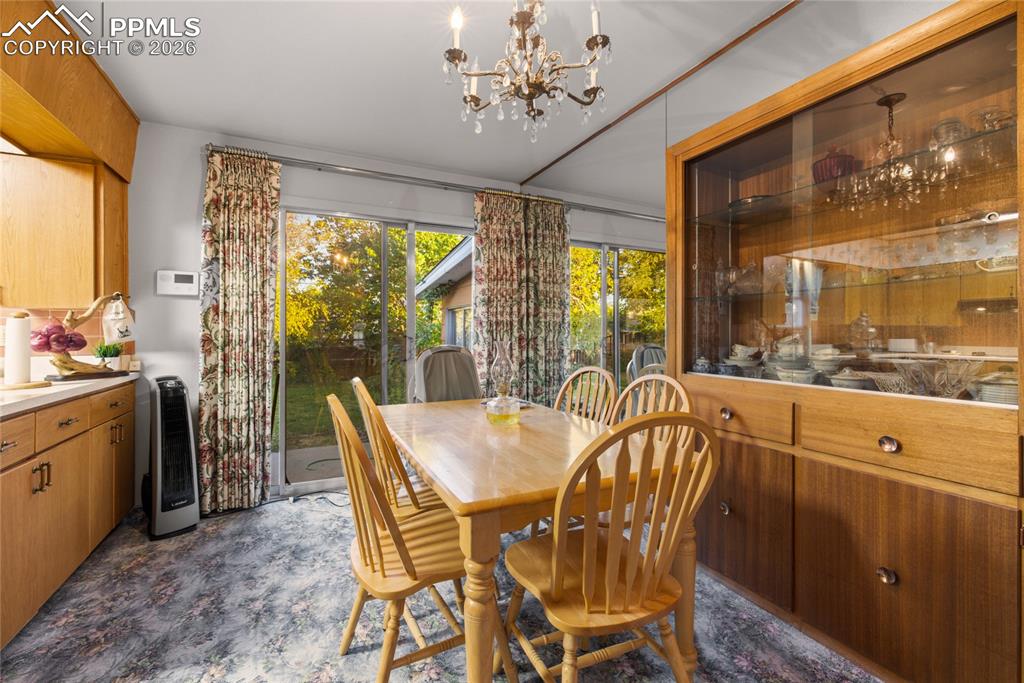 Image 9 of 31: Dining Area