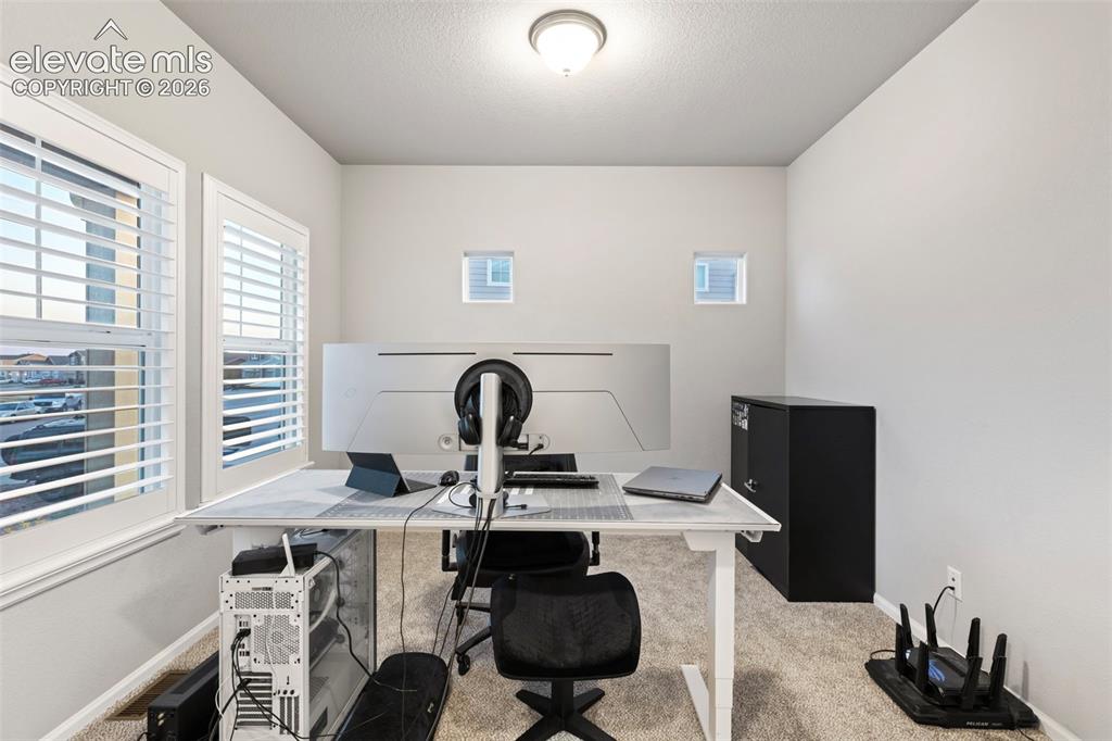 Image 10 of 50: Office