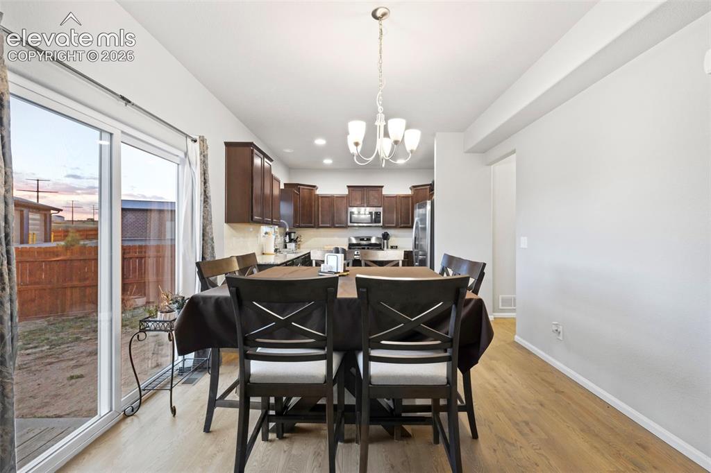 Image 15 of 50: Dining Area