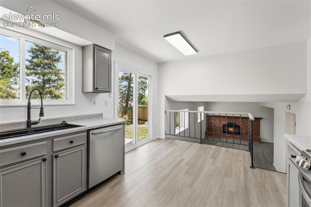 Image 13 of 44: Kitchen