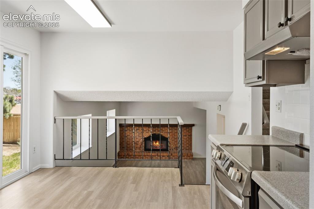 Image 15 of 44: Kitchen