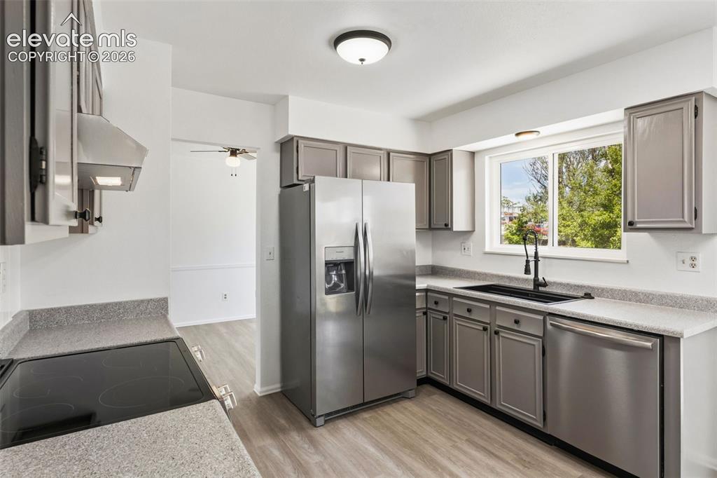 Image 16 of 44: Kitchen