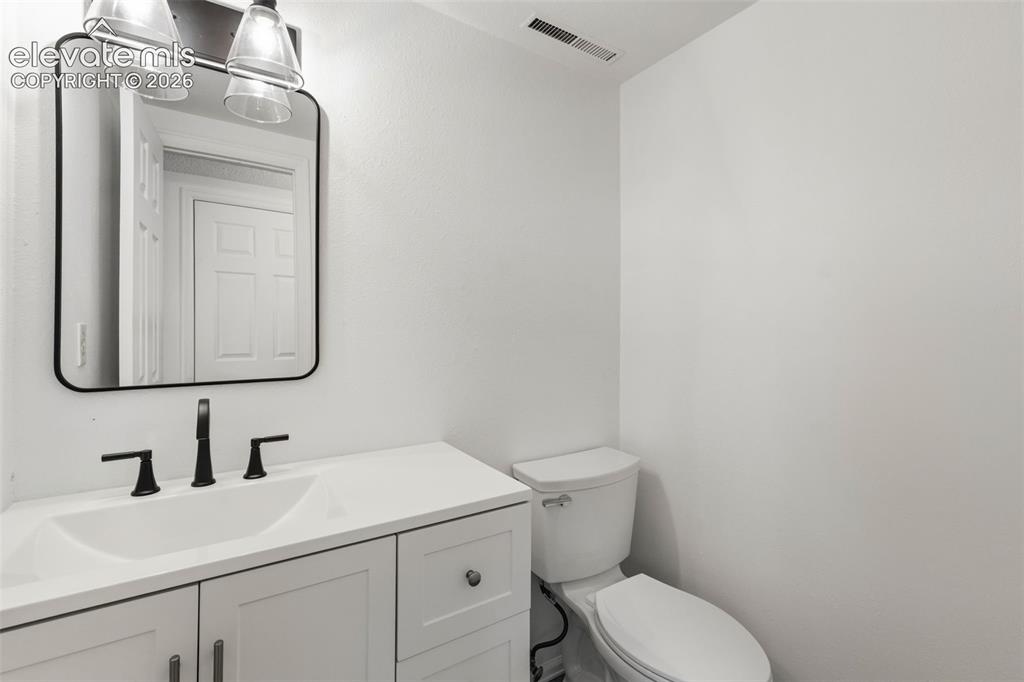 Image 24 of 44: Bathroom