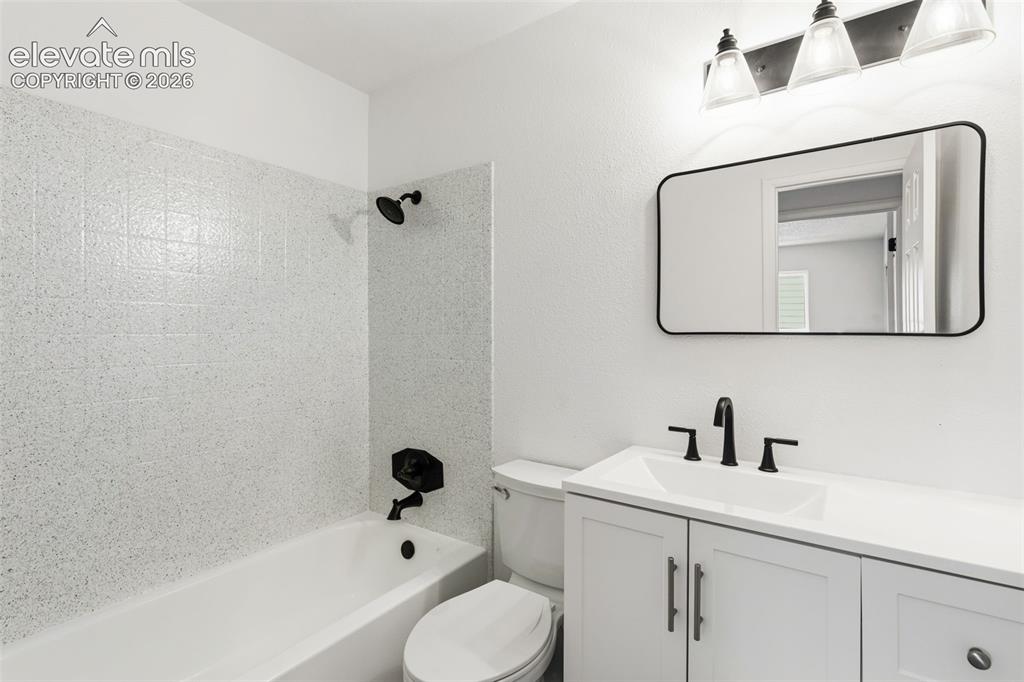 Image 39 of 44: Bathroom