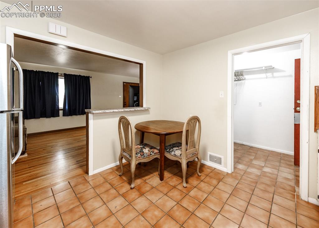 Image 12 of 35: Dining Area