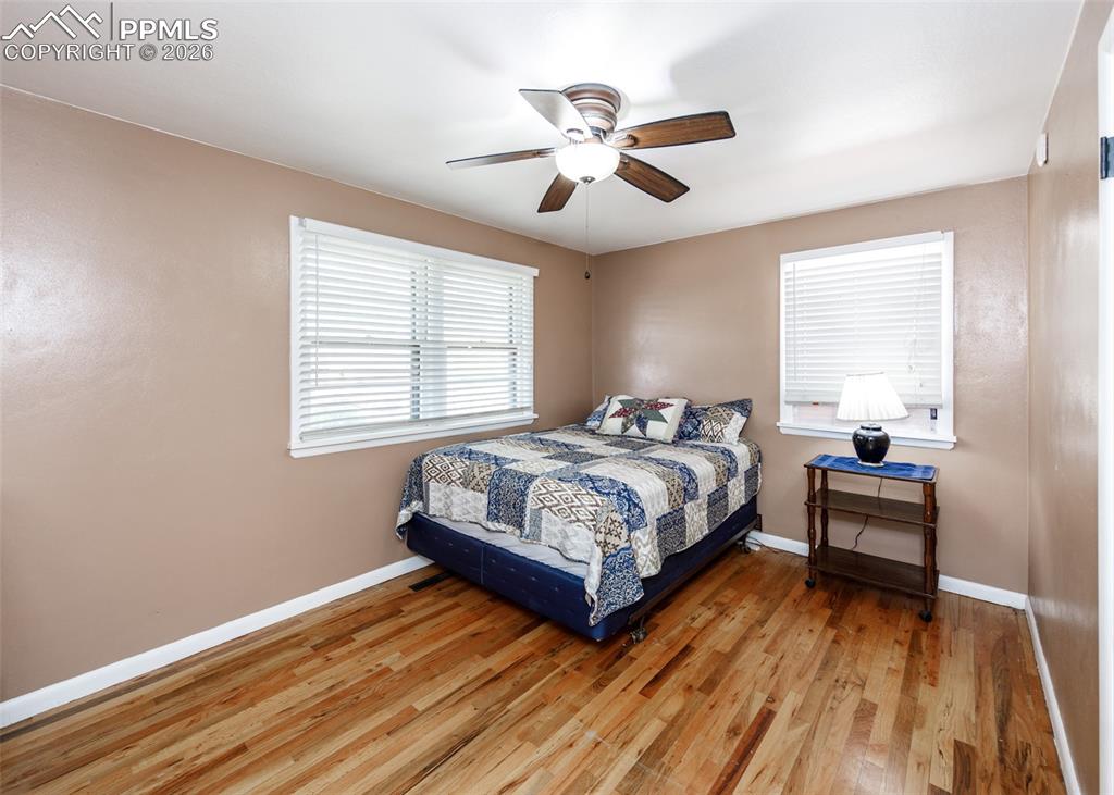 Image 15 of 35: Bedroom