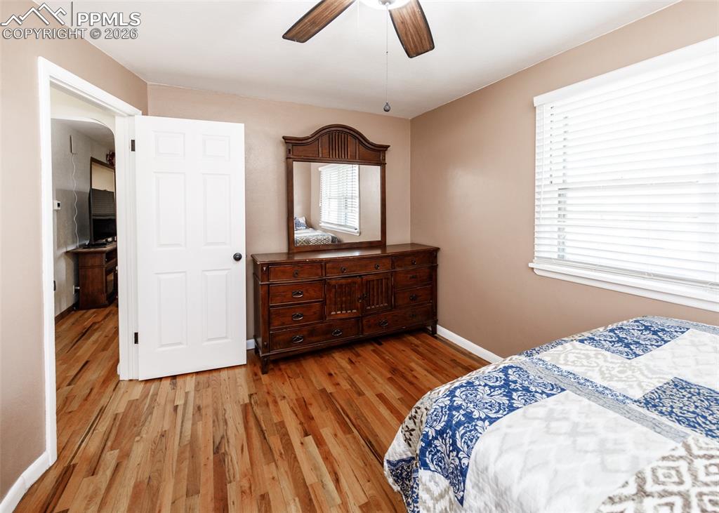 Image 16 of 35: Bedroom