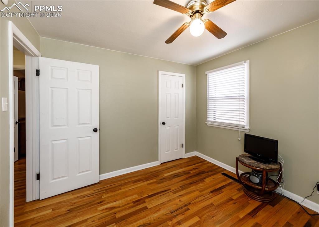 Image 19 of 35: Bedroom