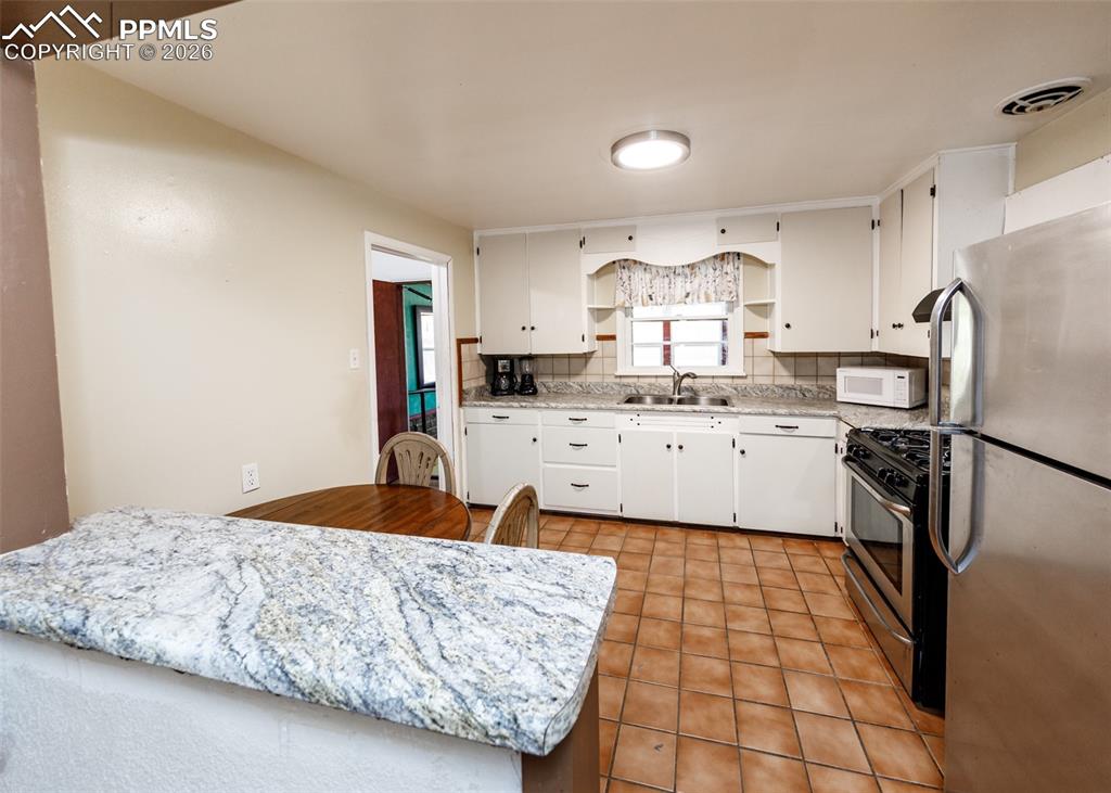 Image 8 of 35: Kitchen
