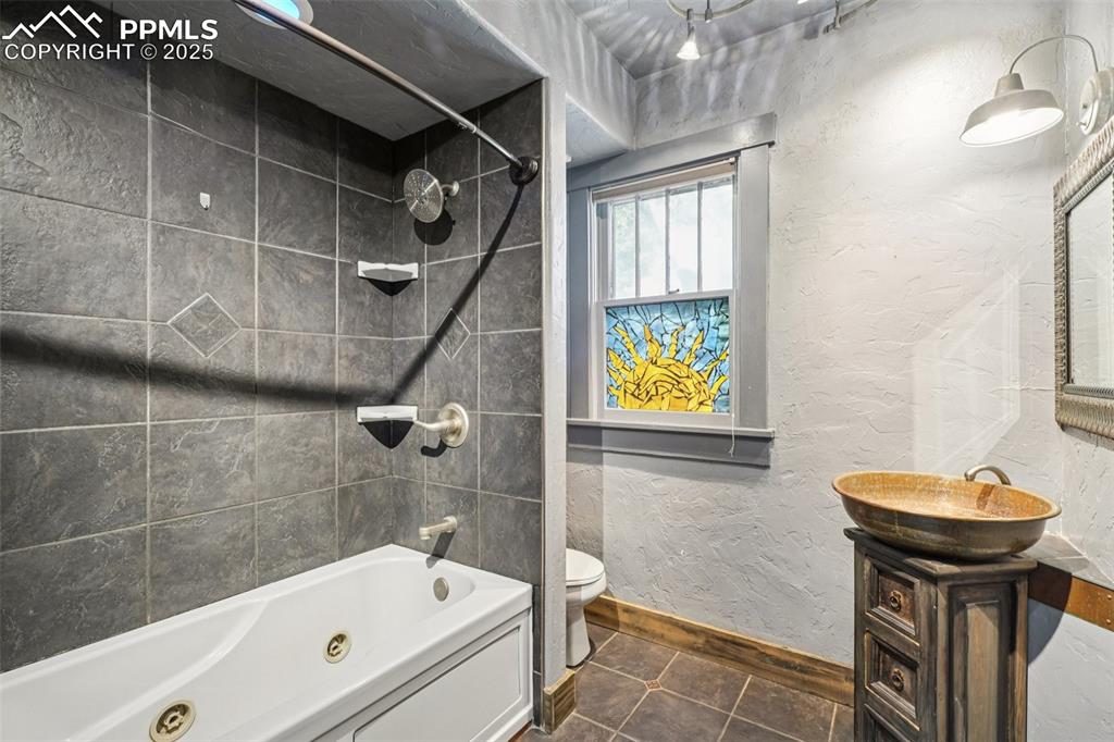 Image 9 of 36: Full bathroom between Primary bedroom and bedroom 2