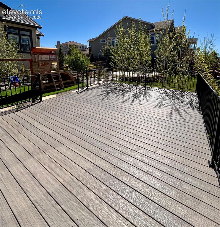 Image 39 of 50: Deck