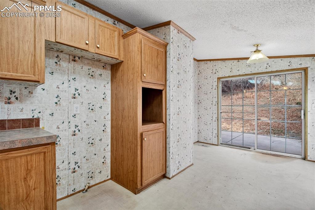 Image 15 of 21: Kitchen