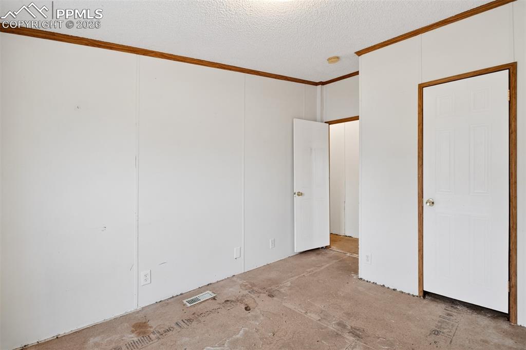 Image 2 of 21: Bedroom