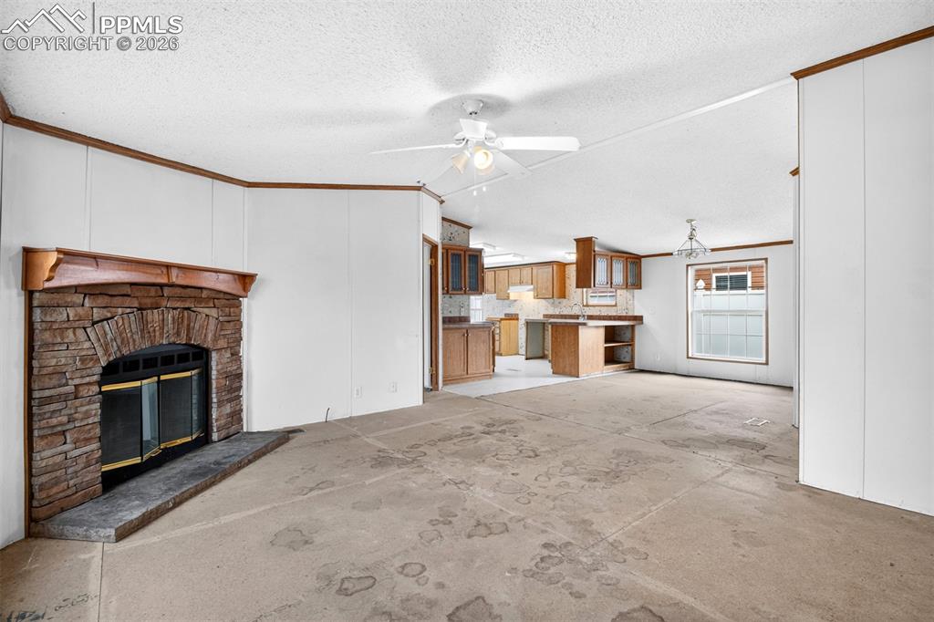 Image 20 of 21: Living Room