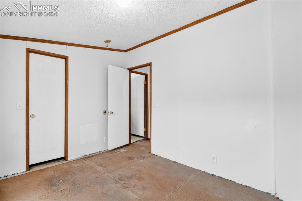 Image 4 of 21: Bedroom