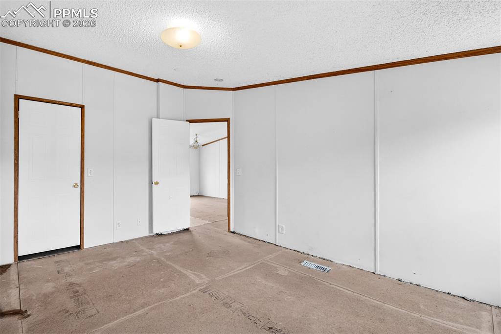 Image 9 of 21: Bedroom