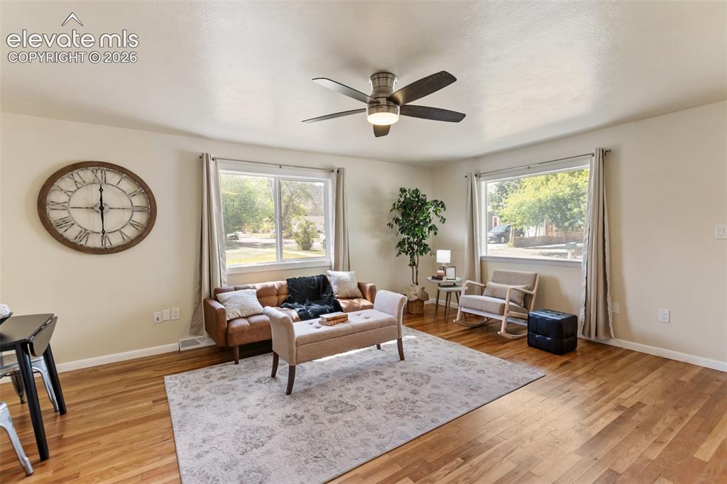 Image 10 of 32: Living Room