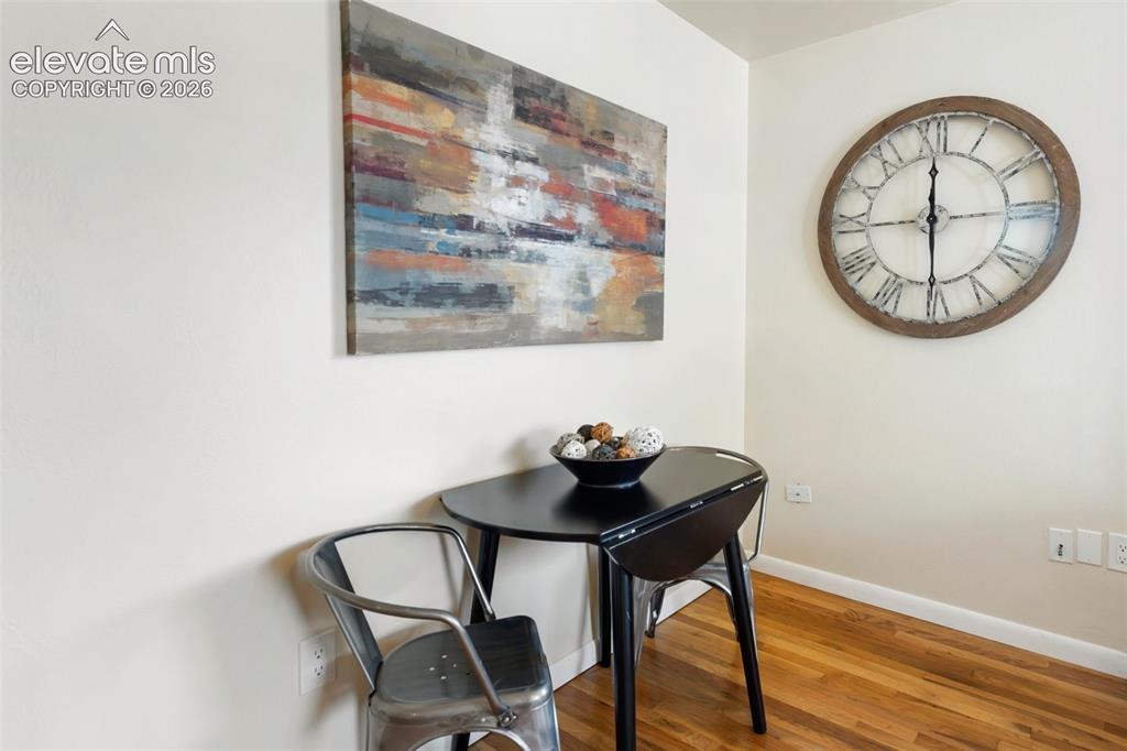 Image 11 of 32: Dining Area